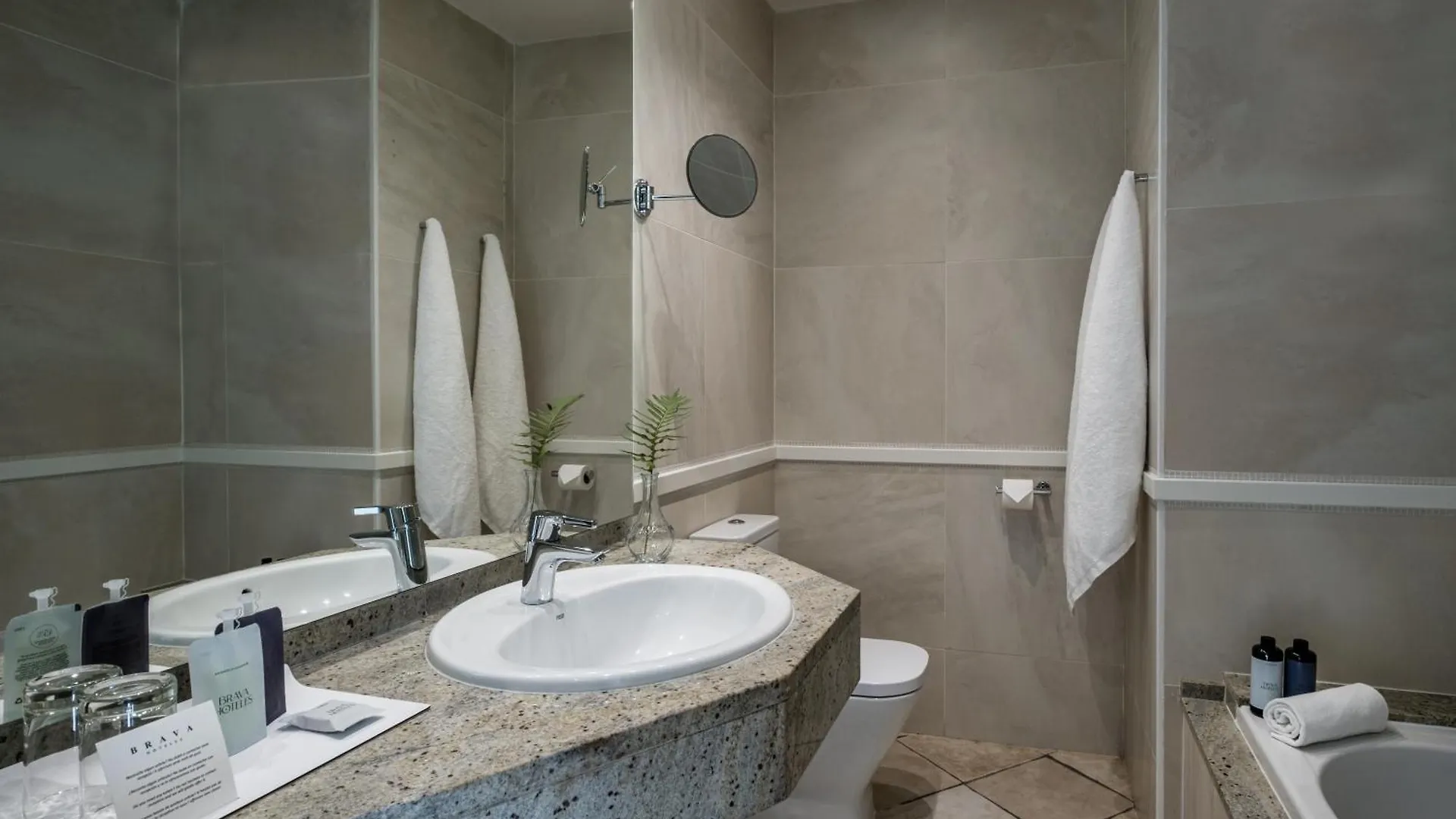Eden Roc Hotel & Spa By Brava Hoteles 桑特费柳德吉克索尔斯